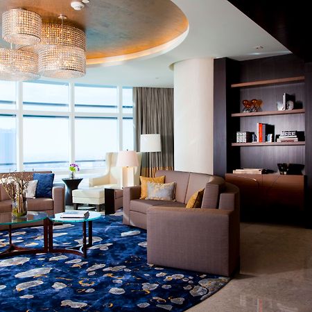 Rosewood Abu Dhabi Ξενοδοχείο Εξωτερικό φωτογραφία The interior of a suite at the Ritz-Carlton, Dubai
