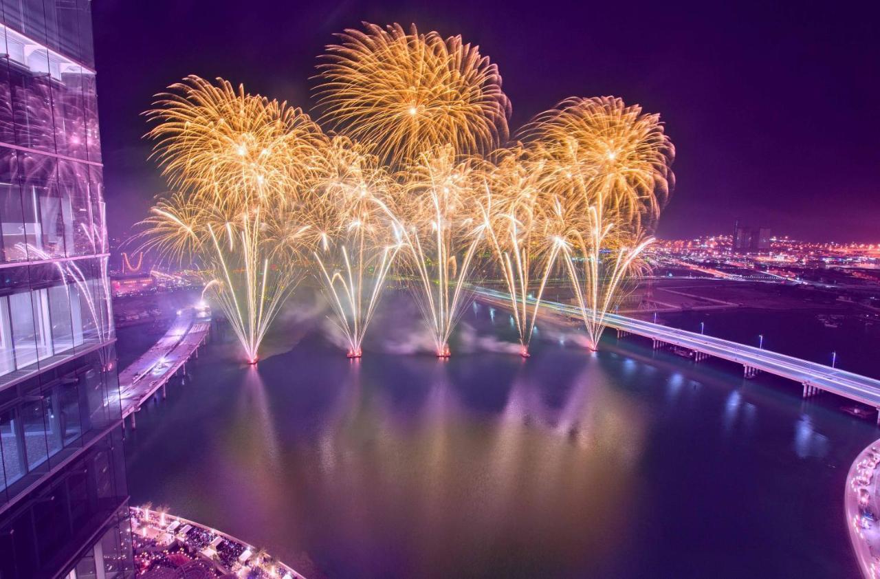Rosewood Abu Dhabi Ξενοδοχείο Εξωτερικό φωτογραφία Fireworks at the Marina Bay Sands