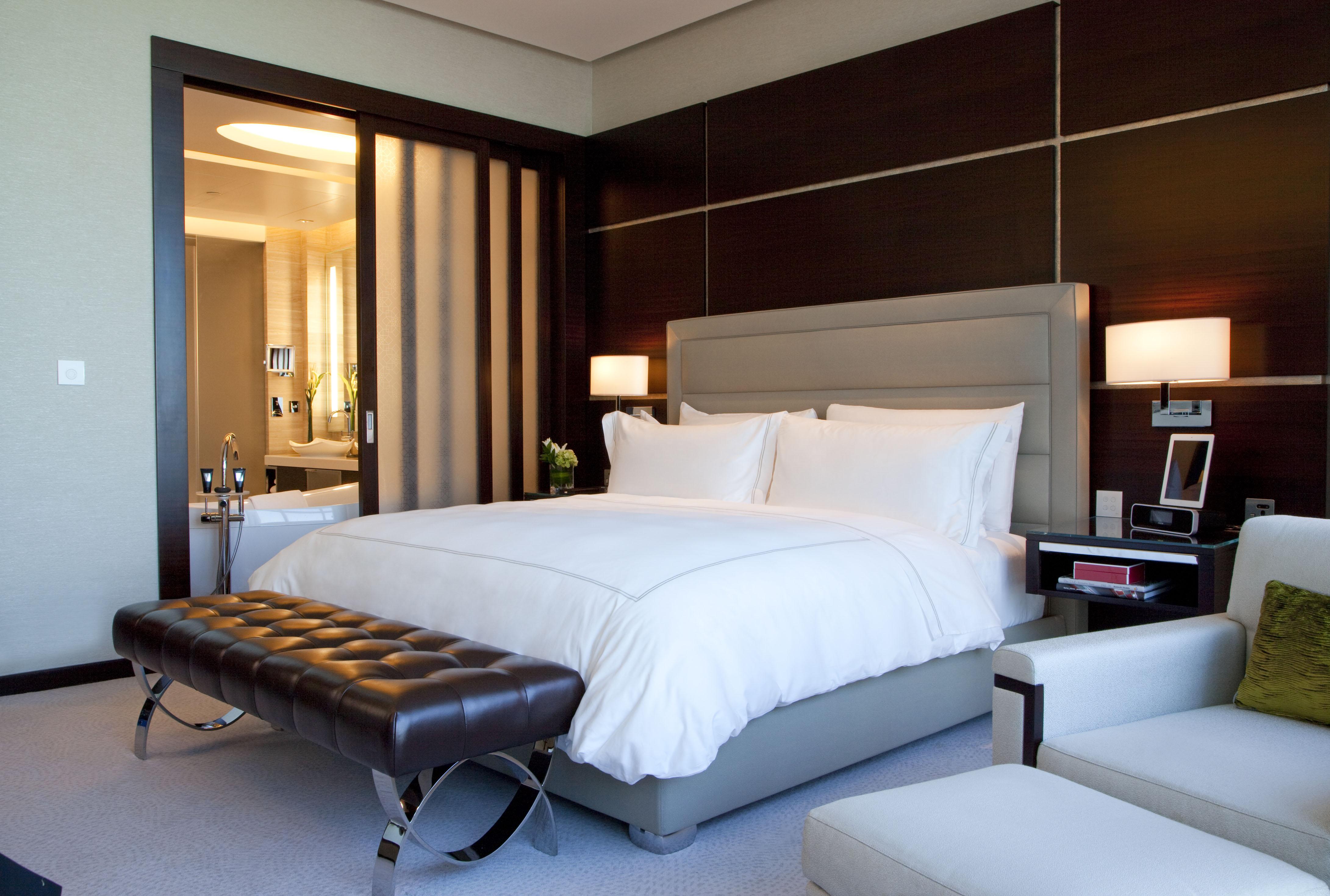 Rosewood Abu Dhabi Ξενοδοχείο Εξωτερικό φωτογραφία A bedroom at the Ritz-Carlton, DIFC
