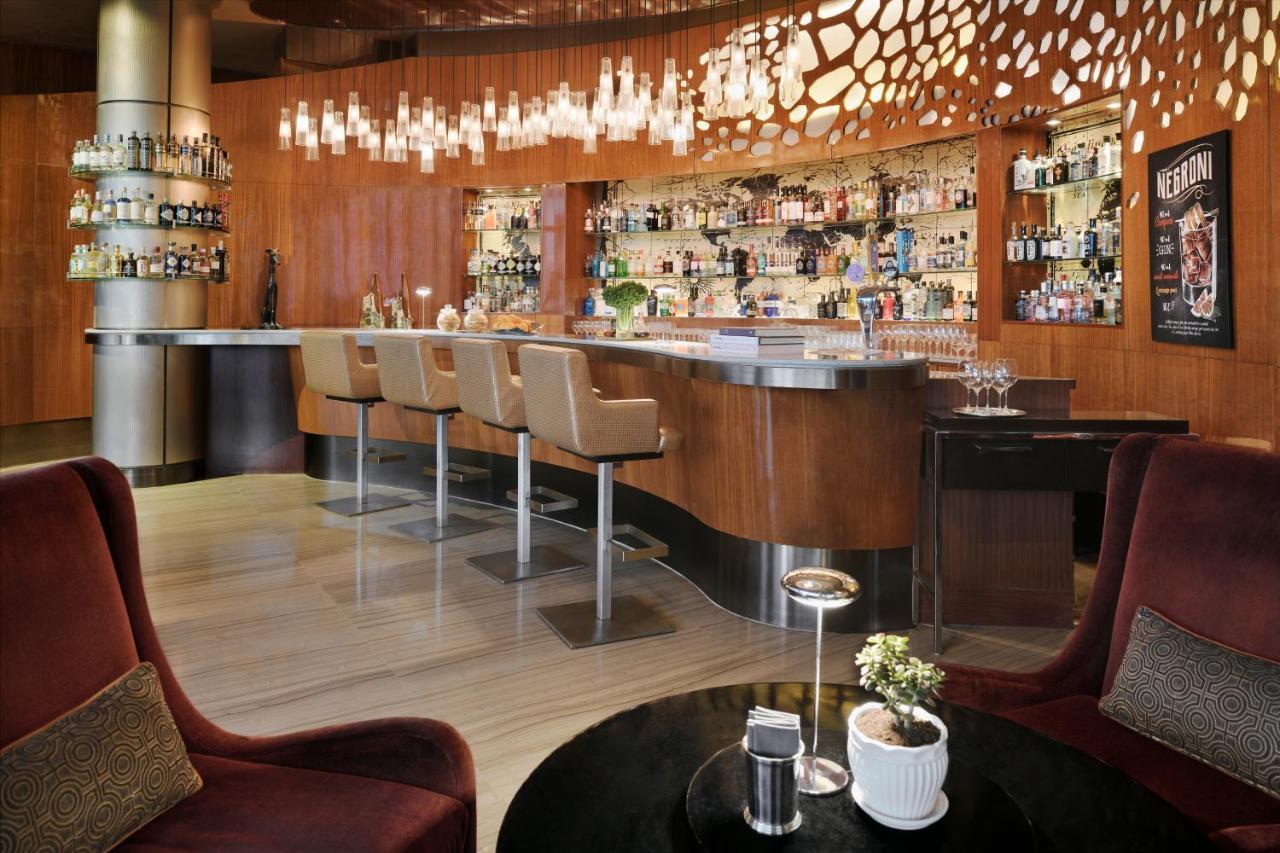 Rosewood Abu Dhabi Ξενοδοχείο Εξωτερικό φωτογραφία The bar at the hotel